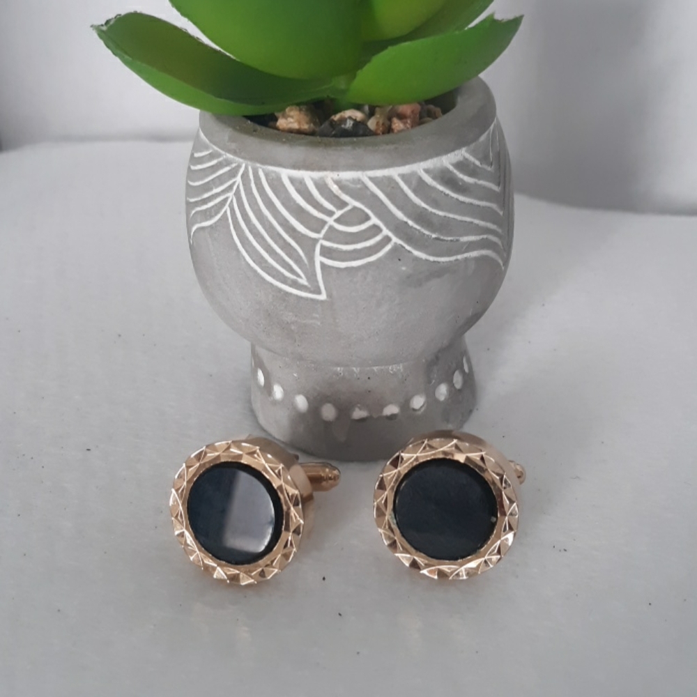 HICKOK GOLD TONE CUFFLINKS WITH BLACK CENTER